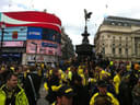 fans-Picadilly-Circus
